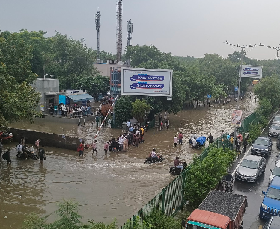 Delhi Rain Today: IMD Issues Yellow Alert – Heavy Rains and Traffic Jams Sweep the Capital