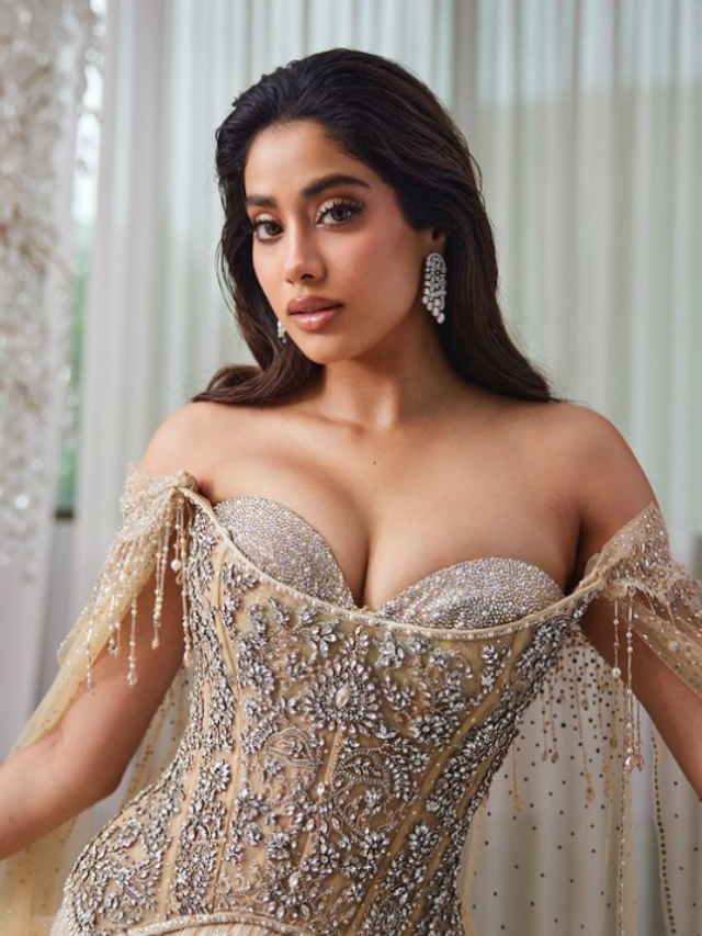 Janhvi Kapoor Dazzles in a Stunning Tarun Tahiliani Gown: See Her Glamorous Look